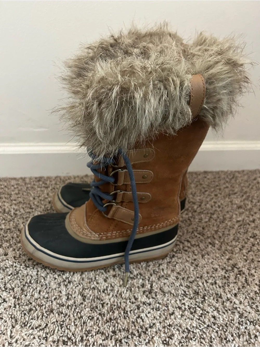 Sorel Tan & Black Winter Lace-Up Boot